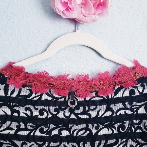 Save The Queen Red and Black Artsy Lightweight Sweater - Picture 8 of 9